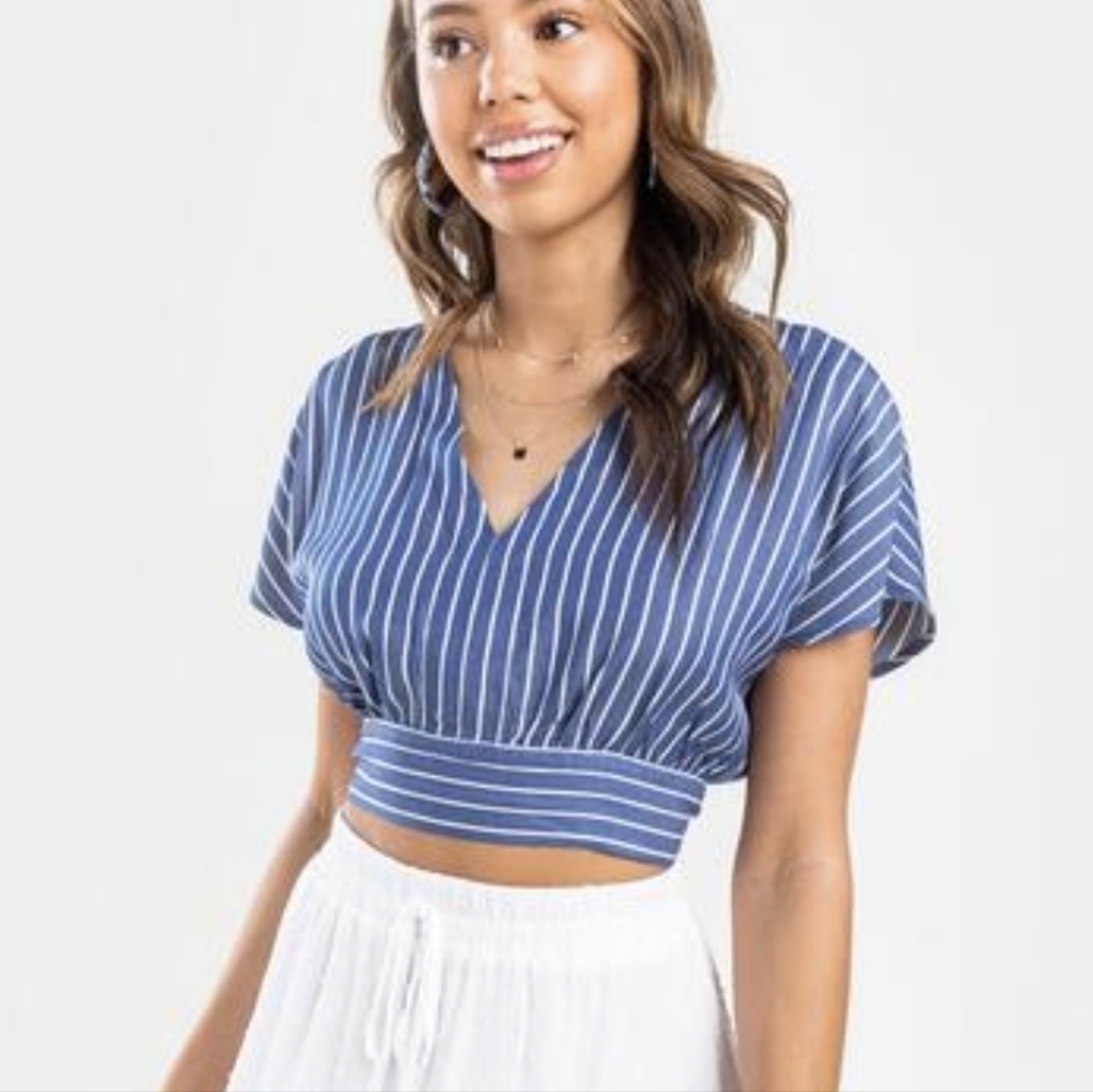 JUNE & Ivy Blue Stripped Cropped Cap Sleeve Blouse S
